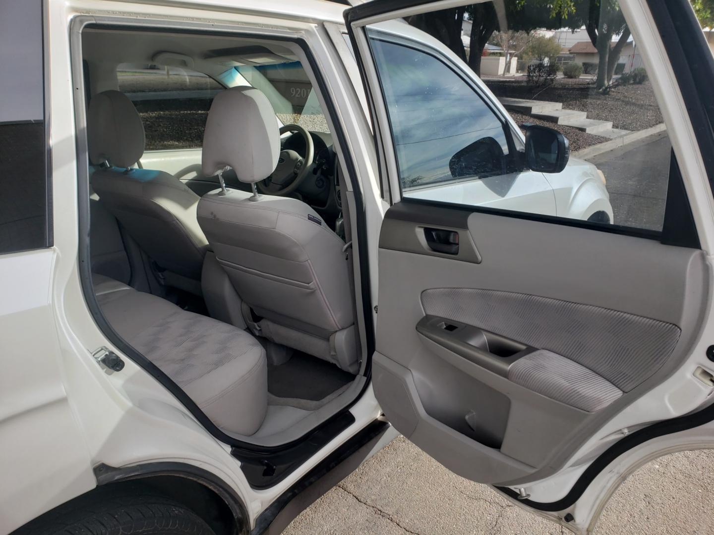 2010 WHITE /gray Subaru Forester (JF2SH6BC3AH) with an 2.4L L4 DOHC 16V engine, 5-Speed Automatic transmission, located at 323 E Dunlap Ave., Phoenix, AZ, 85020, (602) 331-9000, 33.567677, -112.069000 - 2010 Subaru Forester,......EXCELLENT condition,.... Ice Cold A/C, Gray interior with lite gray cloth seats in near perfect condition, New brakes, Tune up, Stereo/CD Player, Satellite compatible, This suv is gorgeous inside and out, Incredible gas mileage! Arizona title , Runs and Drives Excellent... - Photo#14